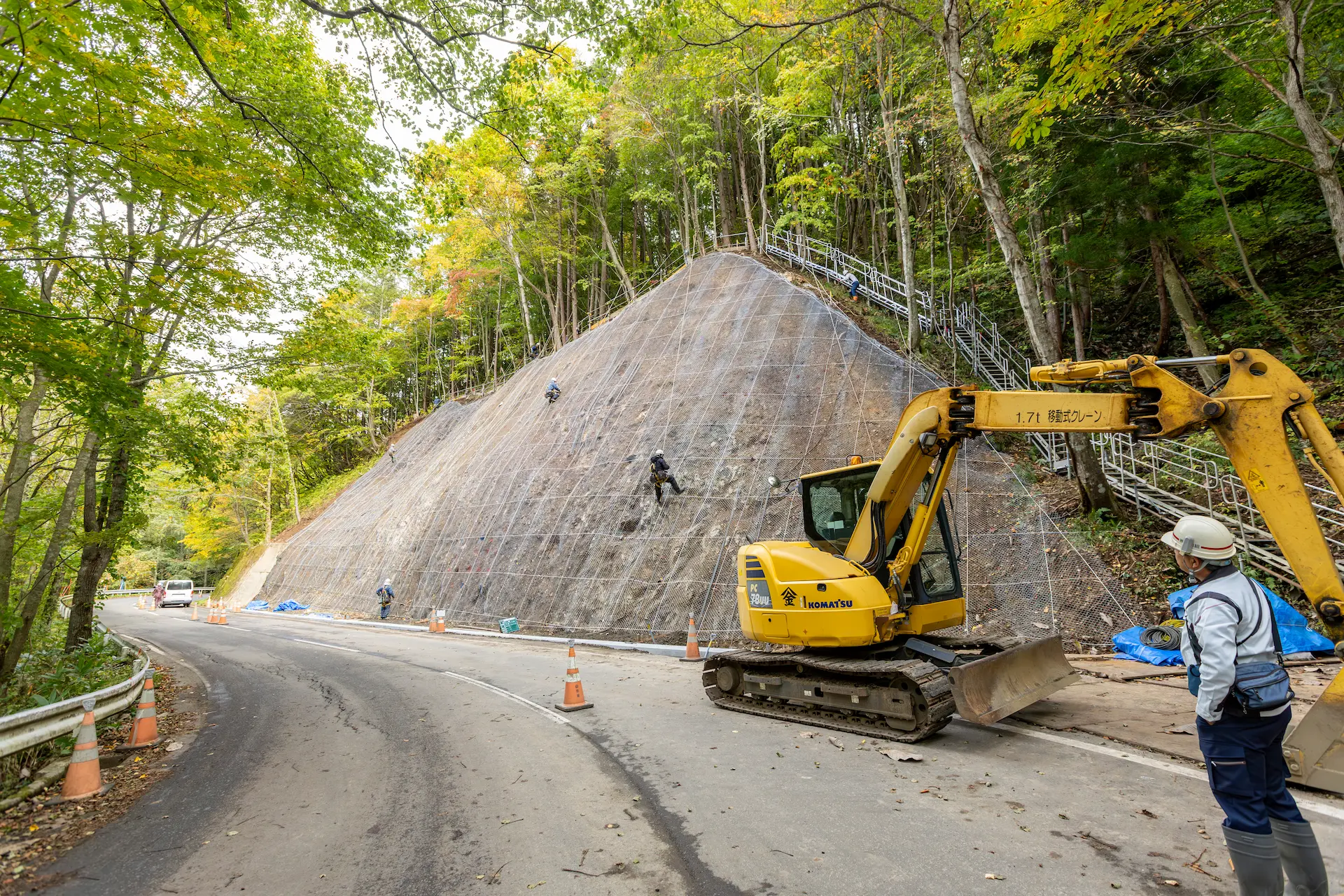 山を守る仕事の現場写真