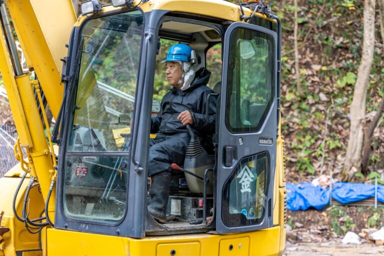 重機オペレーターの仕事風景